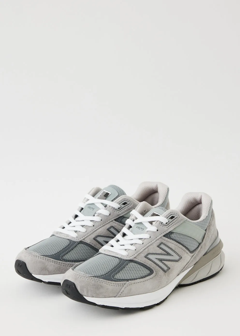 990v5 Sneakers