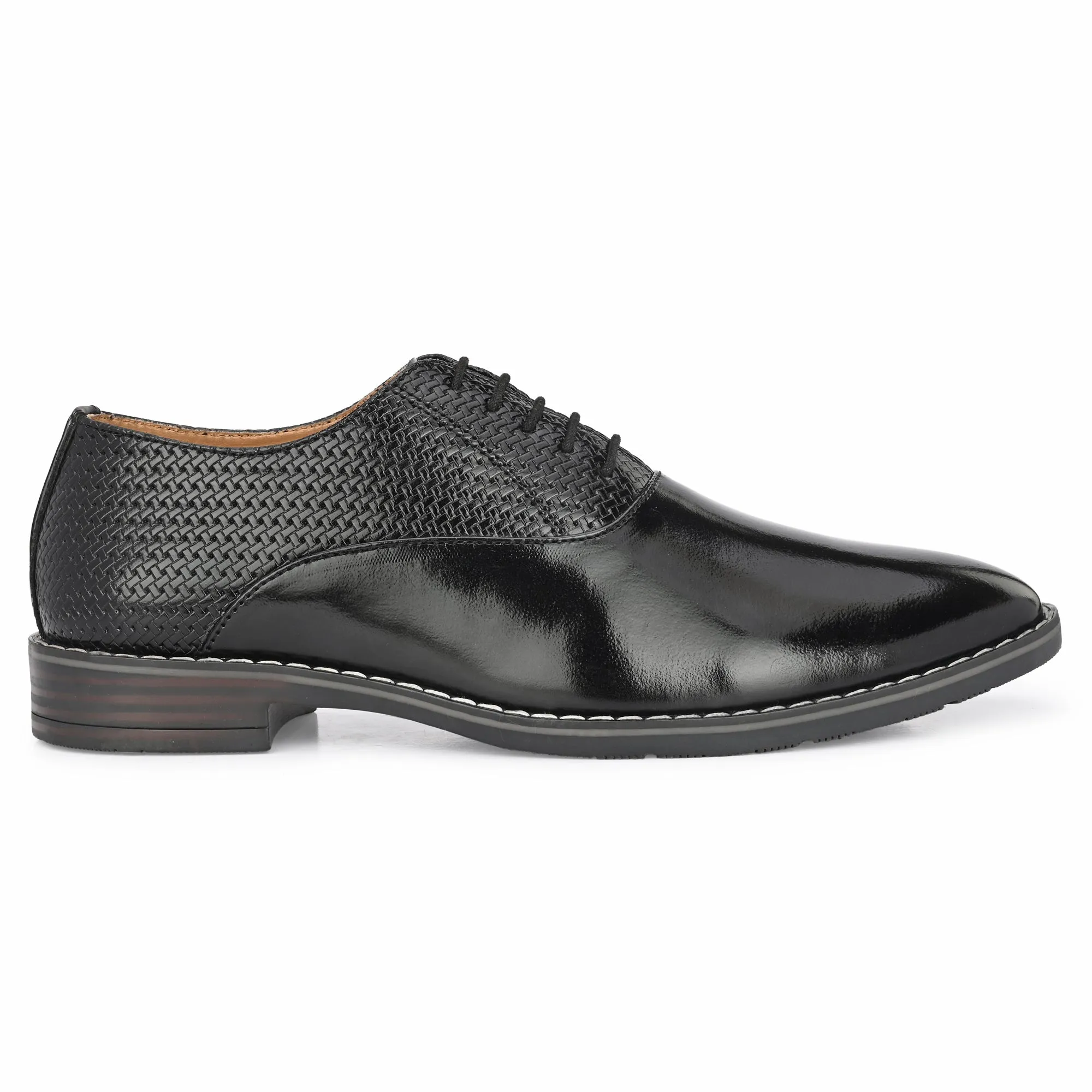 Attitudist Unisex Handcrafted Oxford Glossy Black Laceup Derby Shoes With Semi Chatai Design