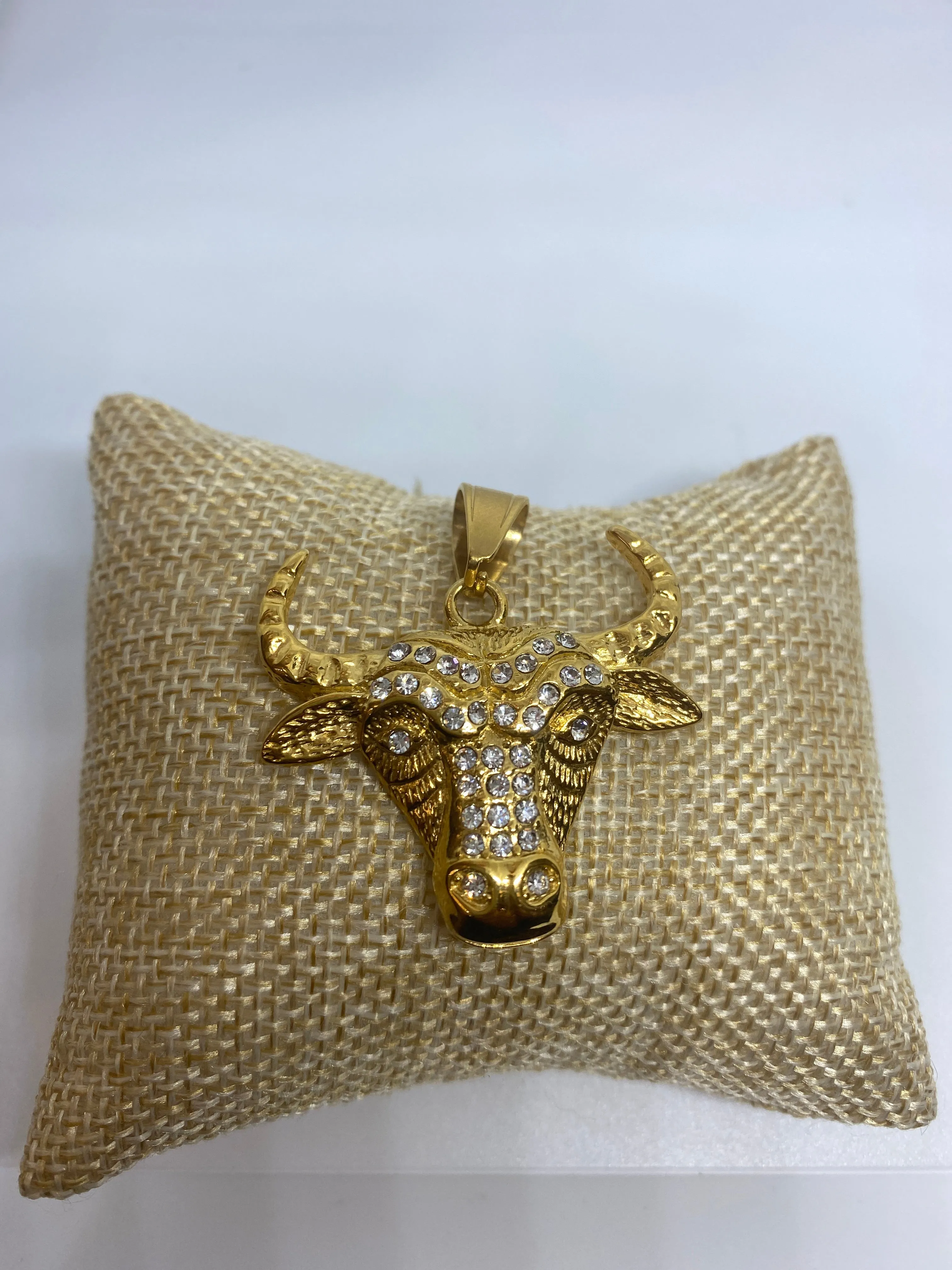 Bull pendant